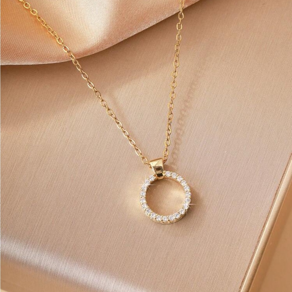 Elegant Gold and Silver Pendant Necklace